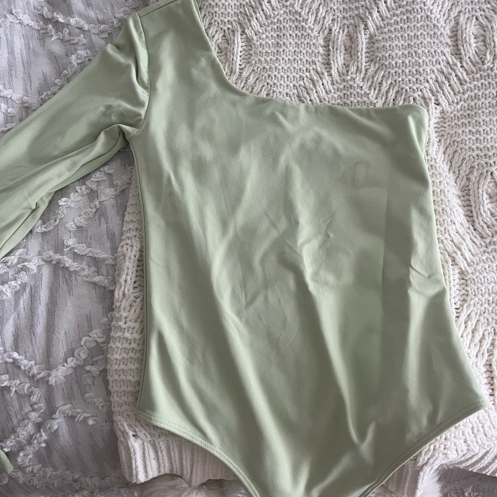 Aritzia bodysuit size small